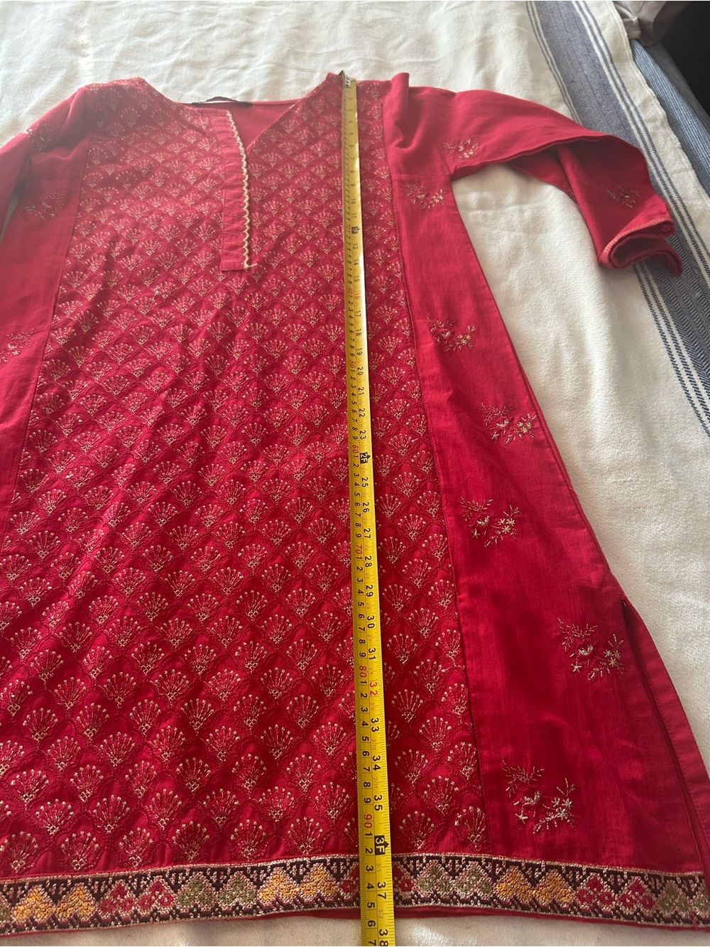 Beechtree, red, khaddar, Embroidered women’s Kurta with trouser. - Picture 7 of 8